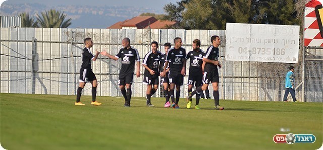 שחקני גלבוע חוגגים (ארנון לוי)